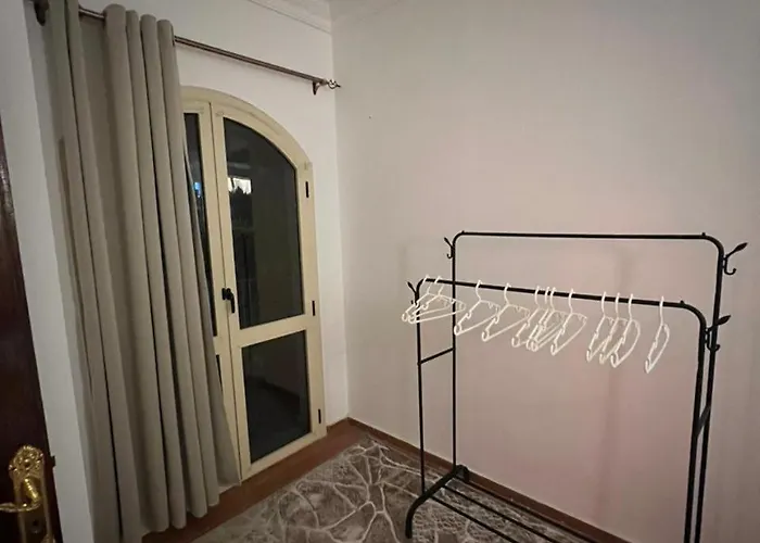 Four S Apartment *